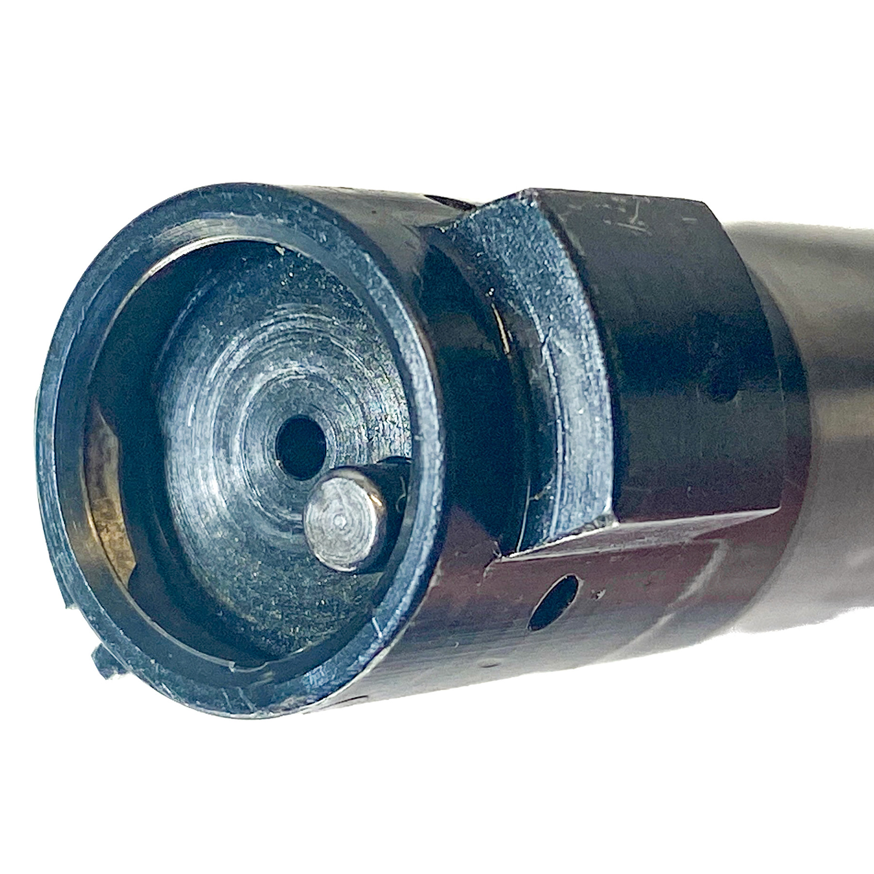 Scratches and scuffs on the locking lugs can be prevented by keeping the contact surfaces coated with a light film of lubricant